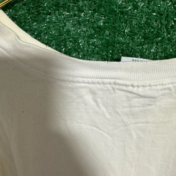 Hard Rock Cafe Classic Logo Tee - Cream and Red - Picture 8 of 9